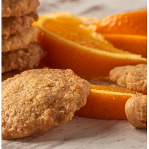 Shortbread biscuits with hazelnuts and orange