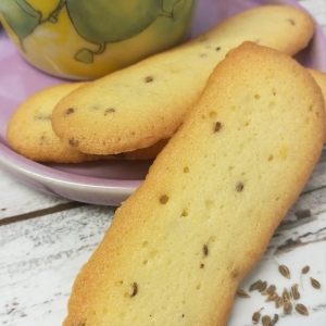 Finger biscuits with green anise
